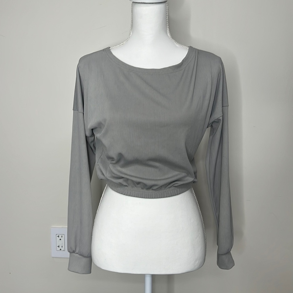 3/$20 Cropped  top Sz S long sleeve